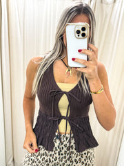 BROWN RUFFLED KNITTED TOP