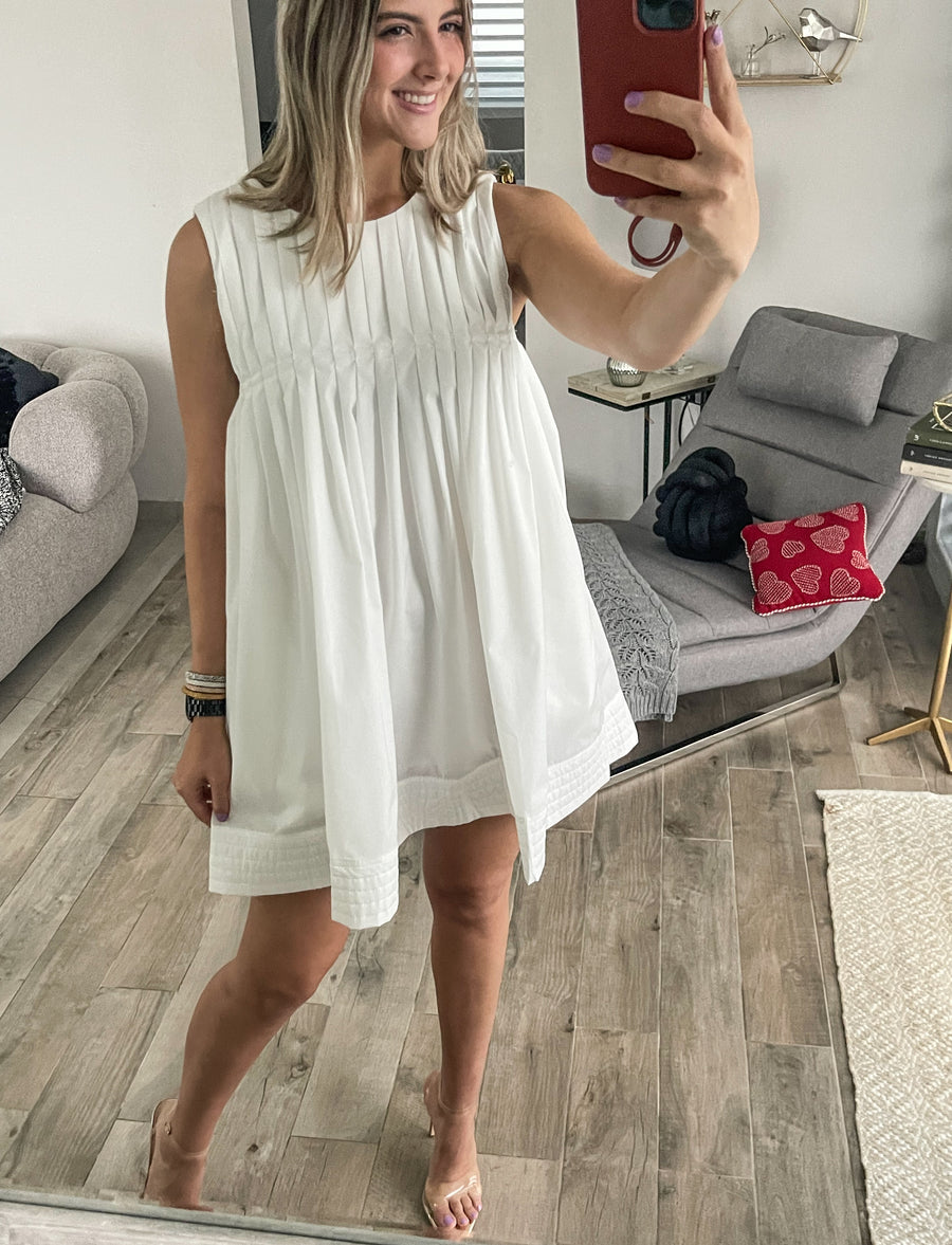 WHITE PLEATED DETAIL SHORT ELEGANT DRESS