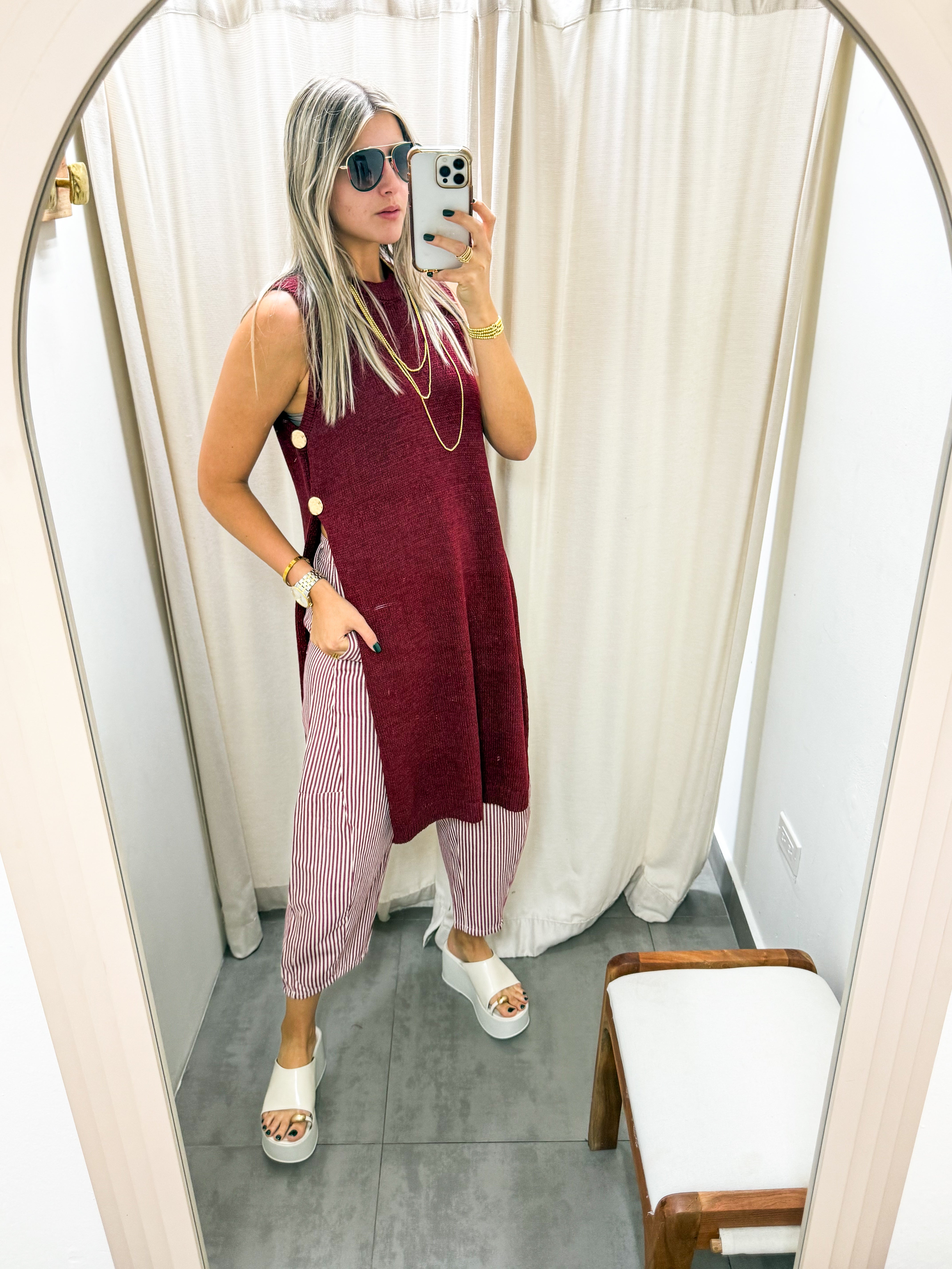 WINE SIDE BUTTON OPEN SWEATER TOP