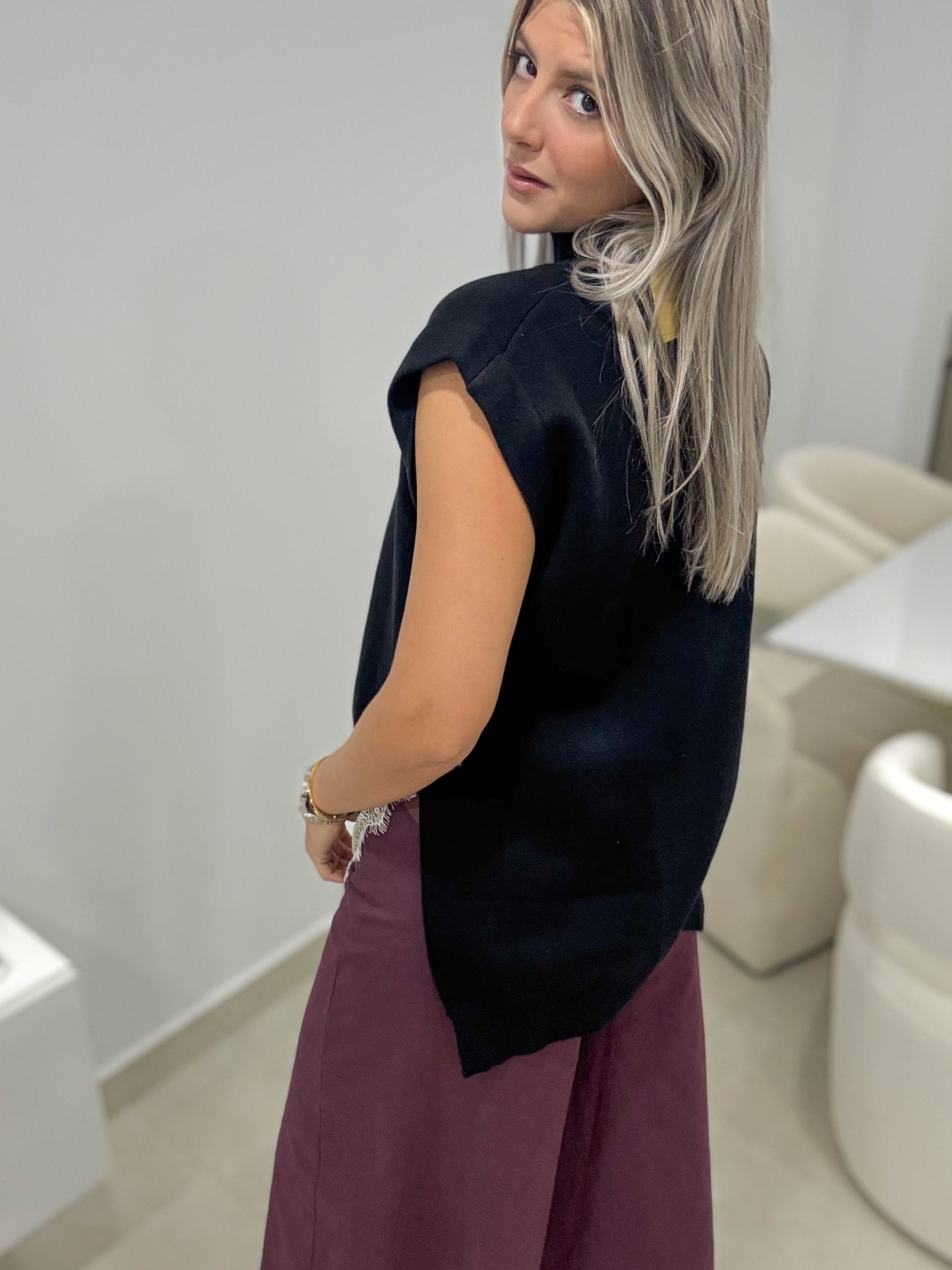 BLACK MOCK NECK KNITTED BLOUSE