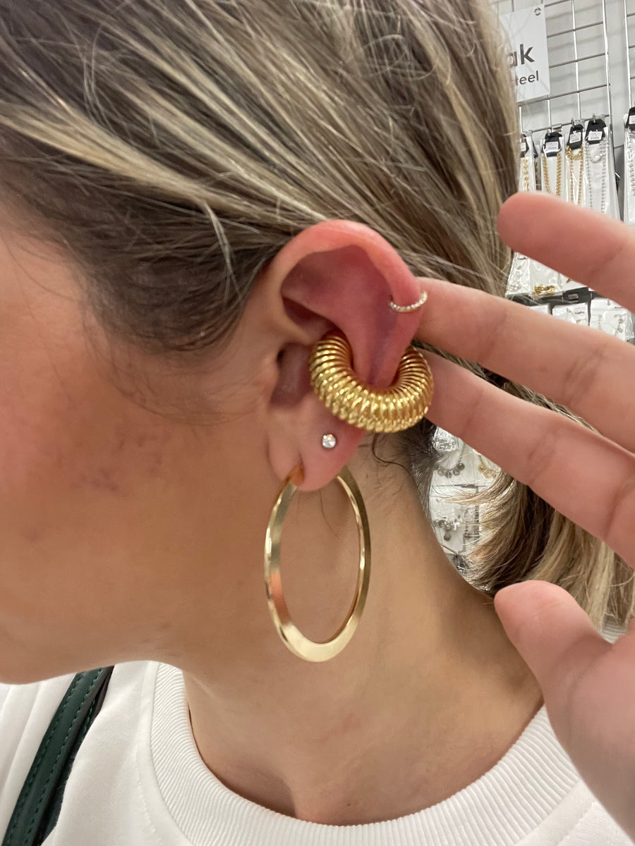 TEXTURED EAR CUFF