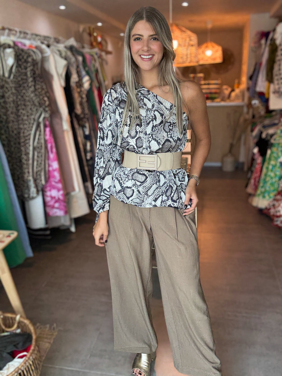ONE SHOULDER SNAKE PRINT BLOUSE