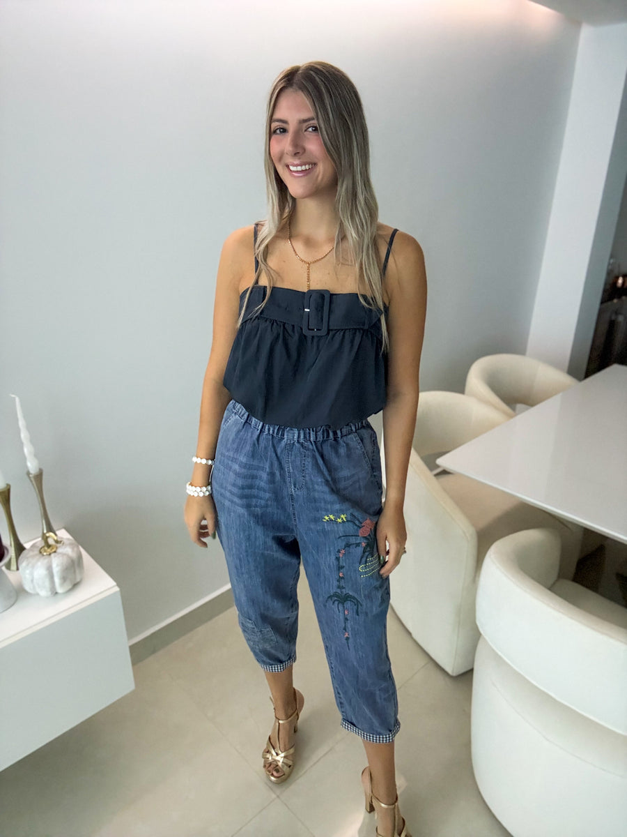 BELTED SLEEVELESS BLOUSE