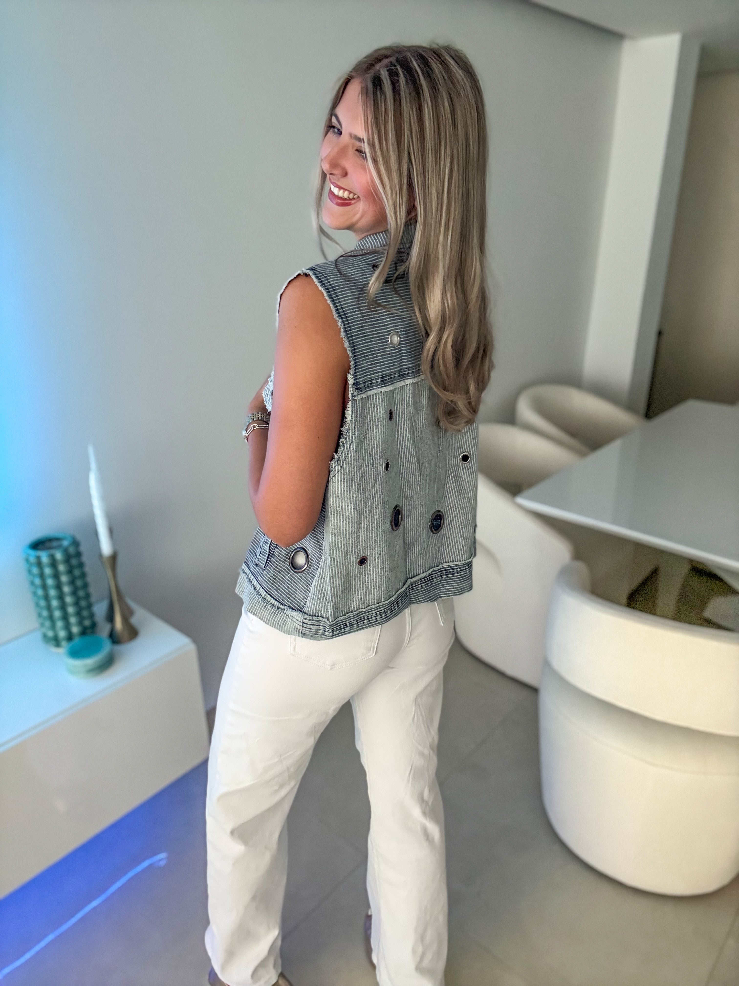 DENIM TRICOLOR METAL EYELET SLEEVELESS JACKET