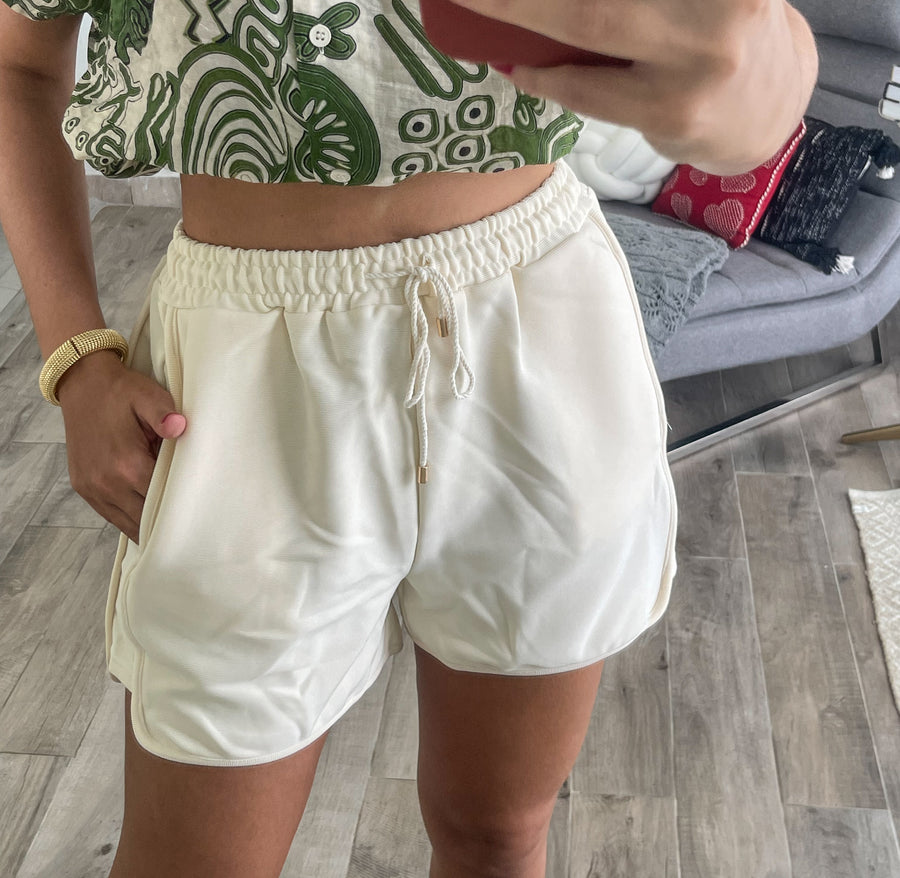 CREAM SHORTS