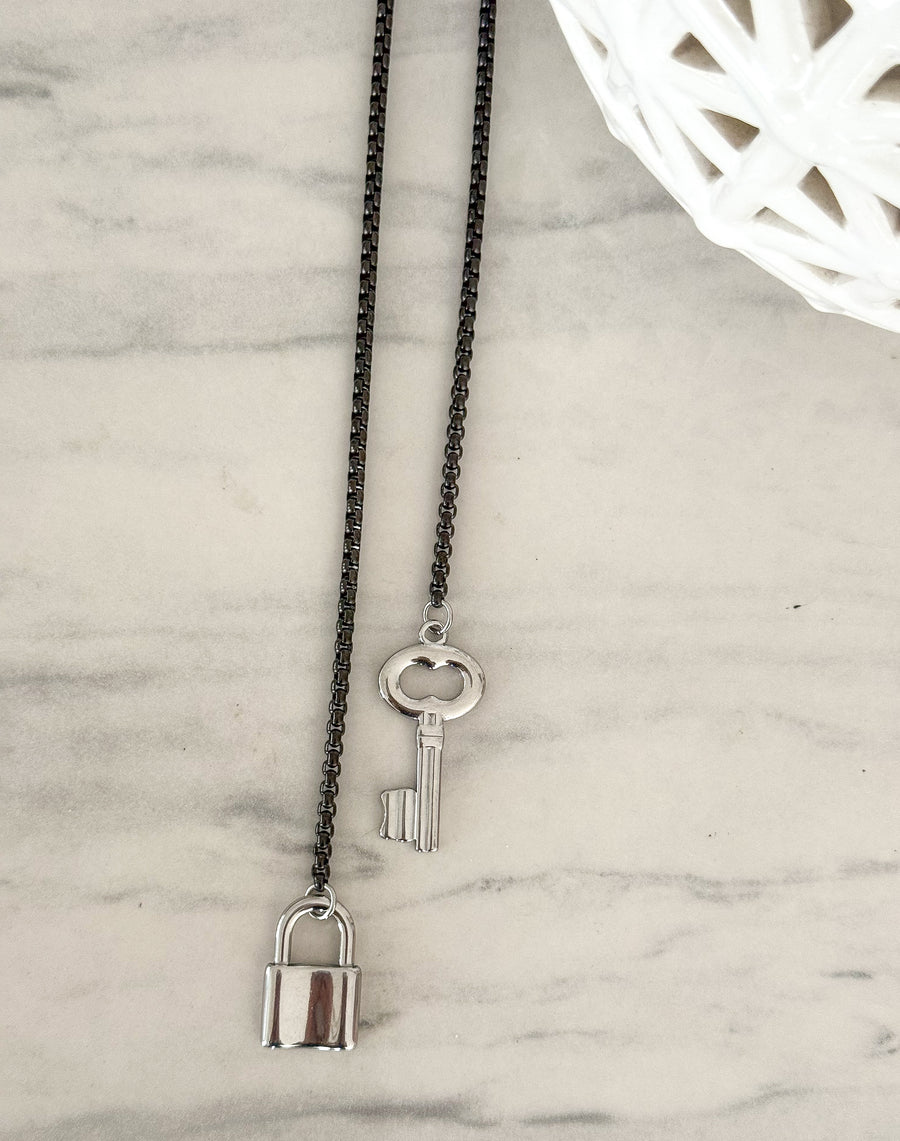 BLACK/SILVER LOCK & KEY LONG NECKLACE