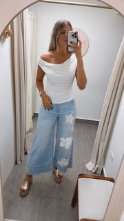 WHITE FLOWER DETAILED JEANS