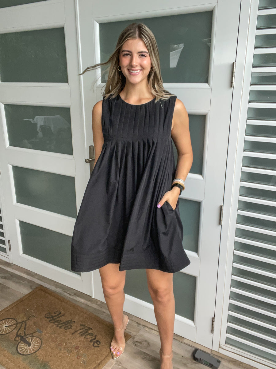 BLACK PLEATED DETAIL ELEGANT DRESS