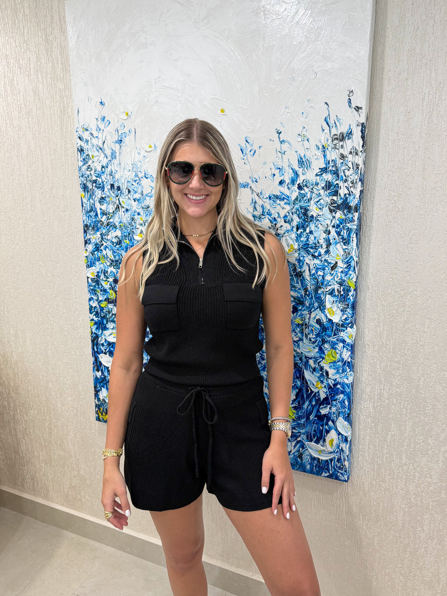 BLACK ZIP-UP KNIT VEST TOP
