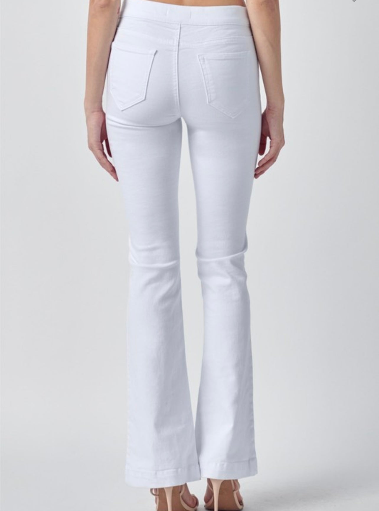 WHITE LOW RISE FLARE JEGGING