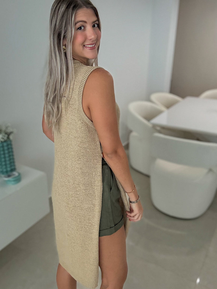 SAND SIDE BUTTON SLEEVELESS SWEATER BLOUSE