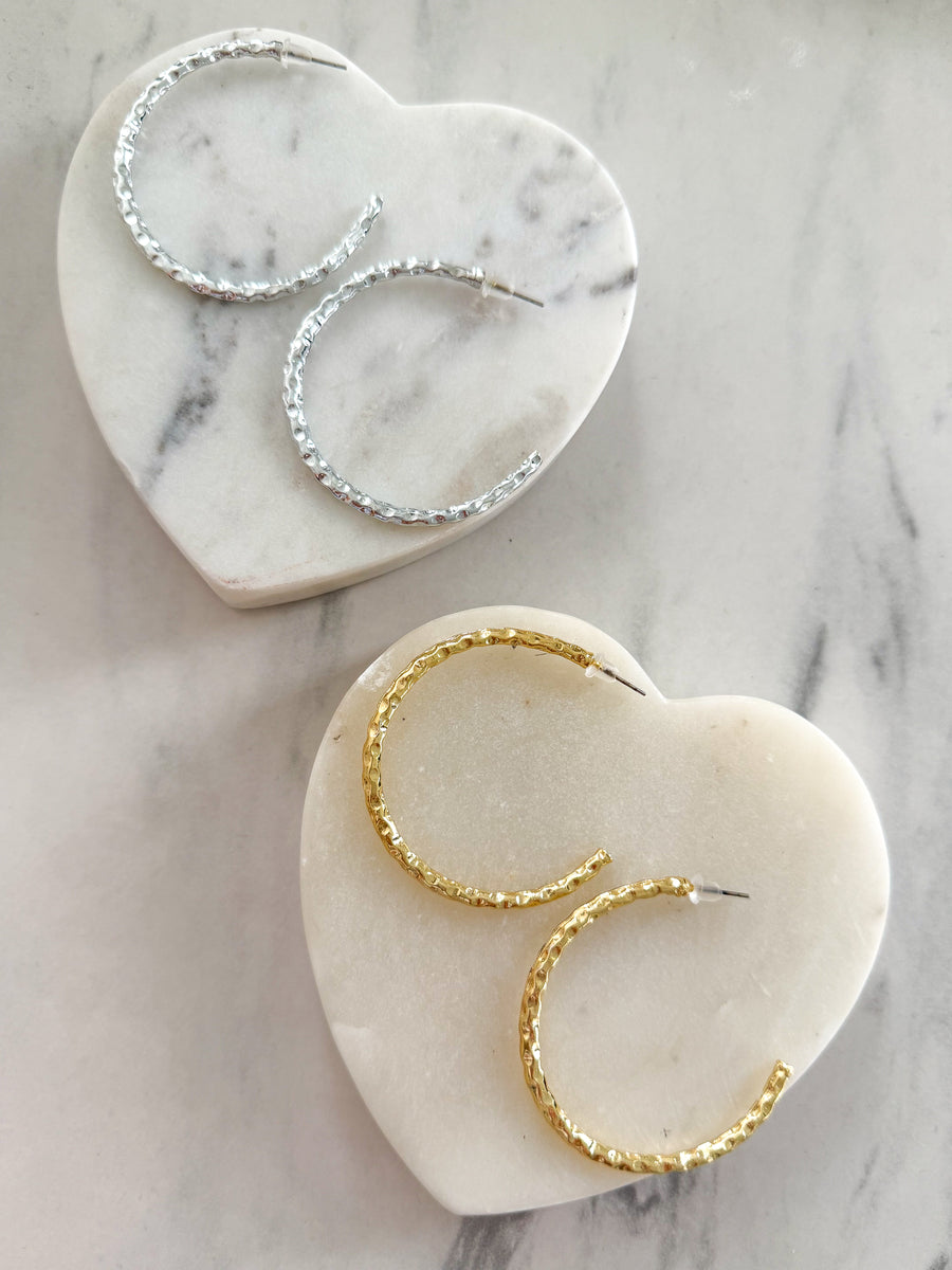 GLOSSY HAMMERED OPEN HOOPS