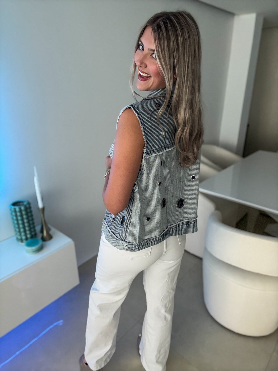 DENIM TRICOLOR METAL EYELET SLEEVELESS JACKET