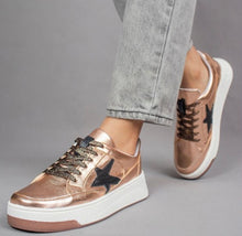 Load image into Gallery viewer, ROSE GOLD METALLIC STAR TENIS SHOES
