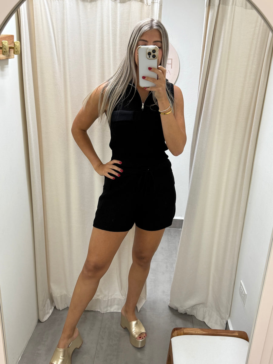 BLACK KNITTED POCKET SHORTS