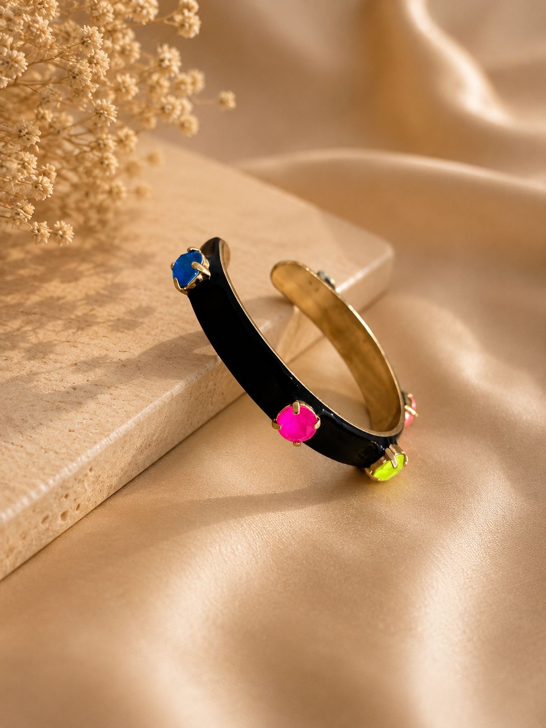 KENNEDY CUFF IN NEON MULTICOLOR