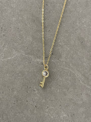 DELICATE KEY NECKLACE