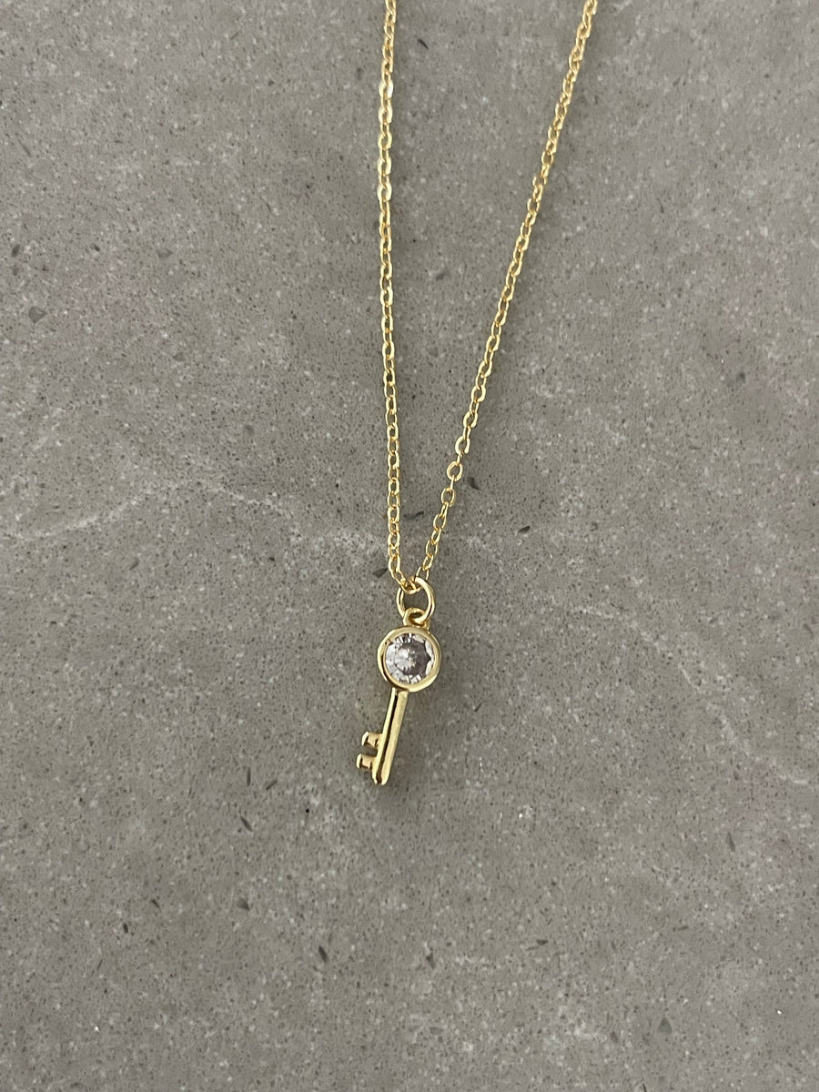 DELICATE KEY NECKLACE