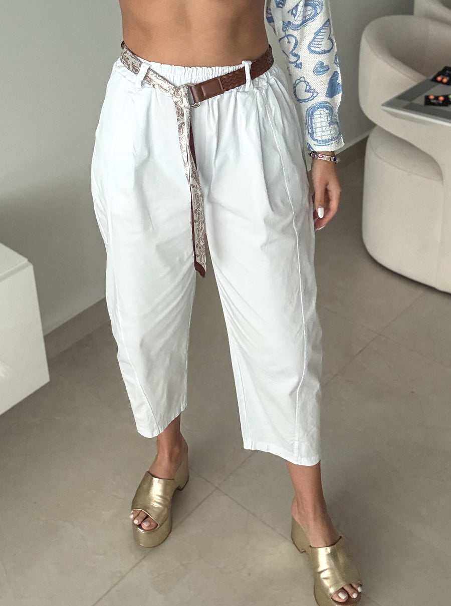 BELTED WHITE BARREL JEANS