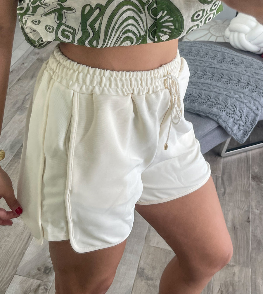 CREAM SHORTS