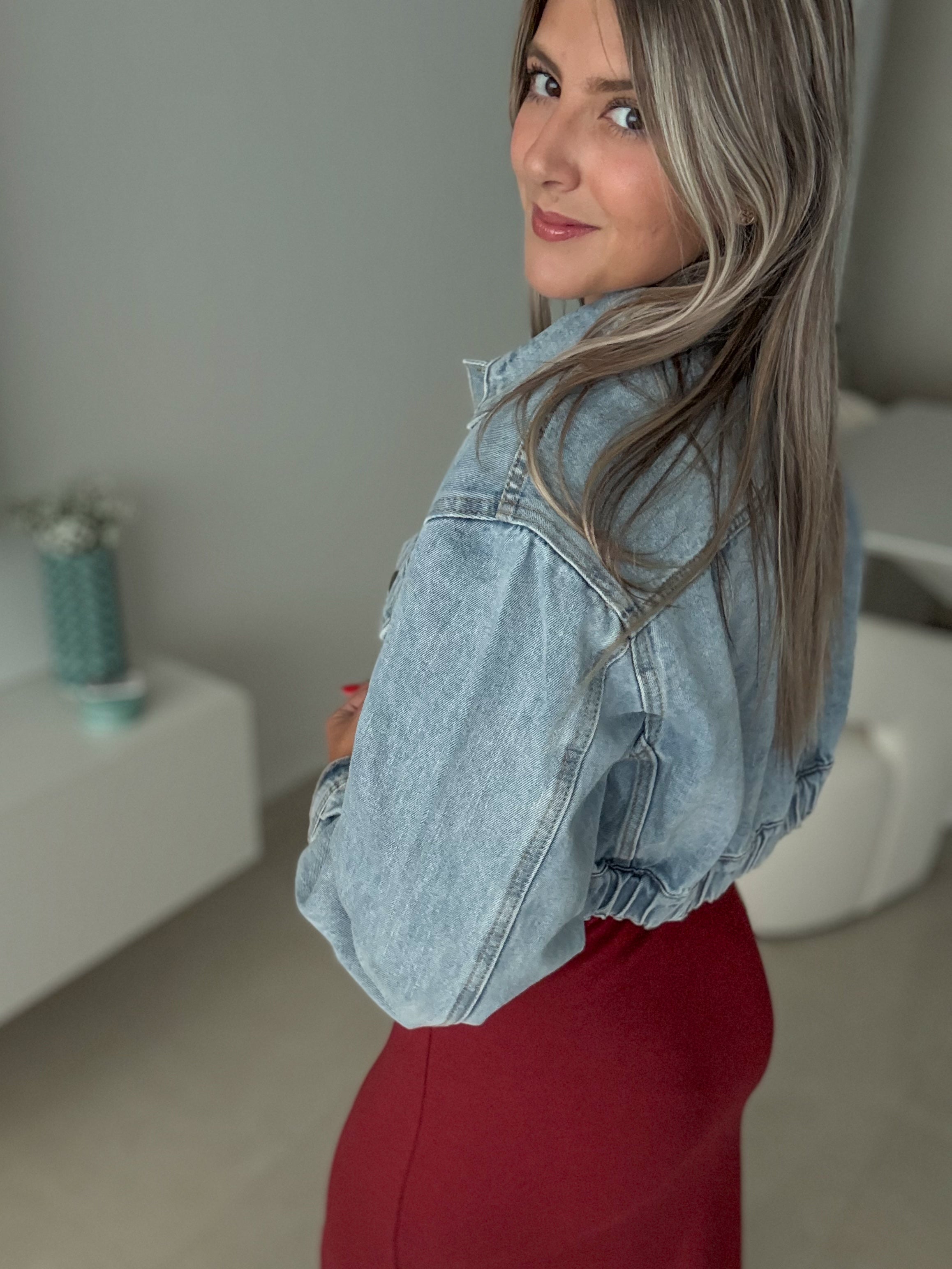 LIGHT DENIM CROP DENIM JACKET