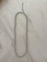 Cargar imagen en el visor de la galería, SILVER BALL NECKLACE
