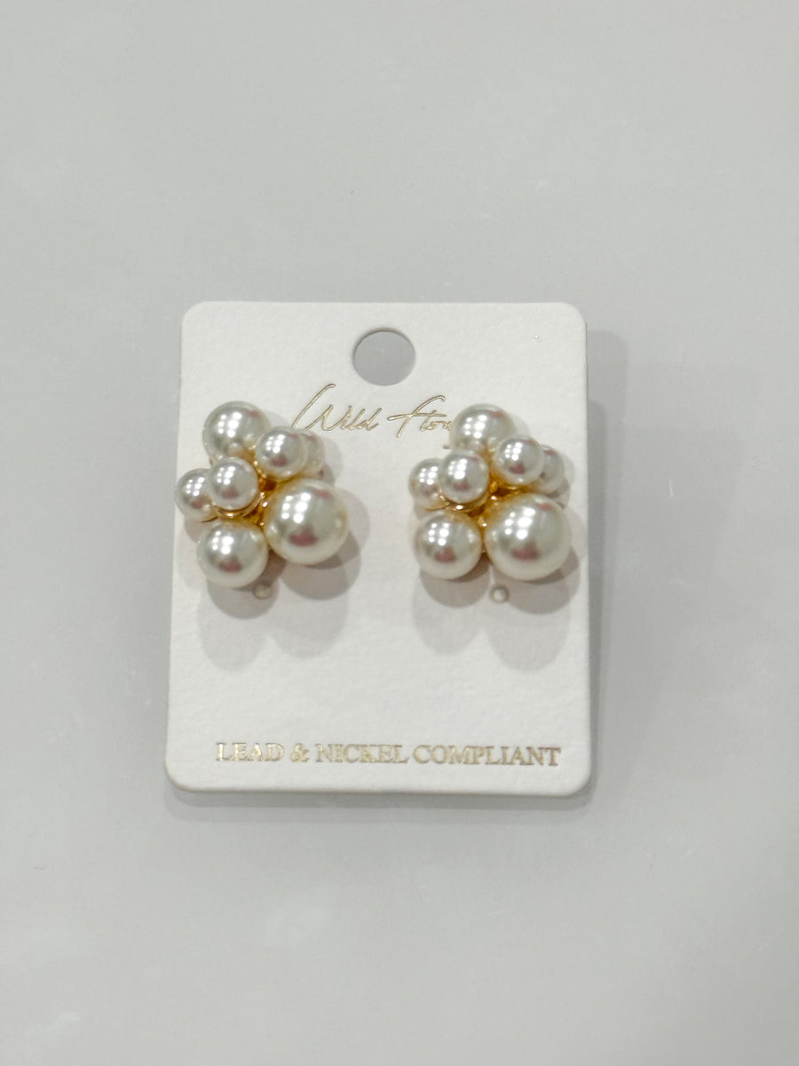 GOLD PEARL STUDS
