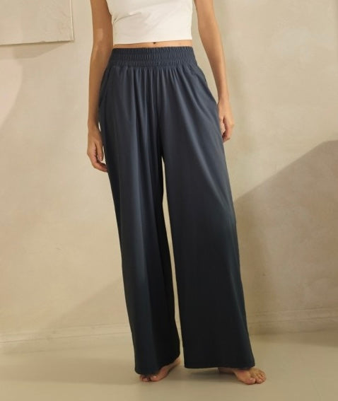 STRETCHY NAVY PANTS
