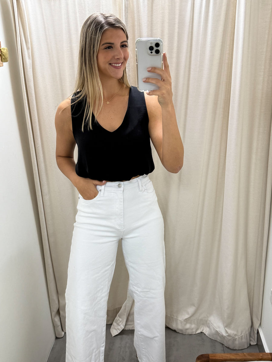 BLACK SILKY V-NECK CROP TOP