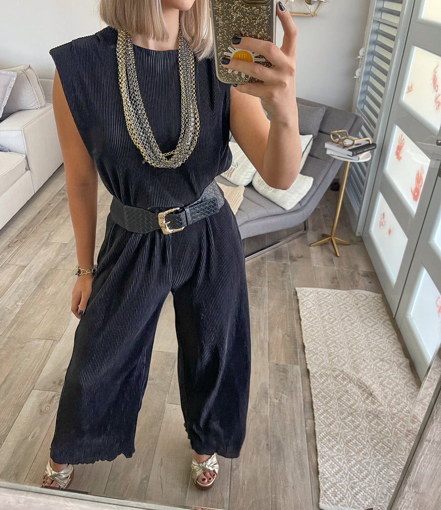 BLACK PLEATED PANTS