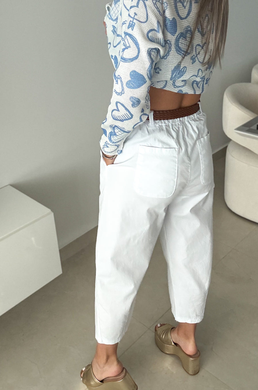 BELTED WHITE BARREL JEANS