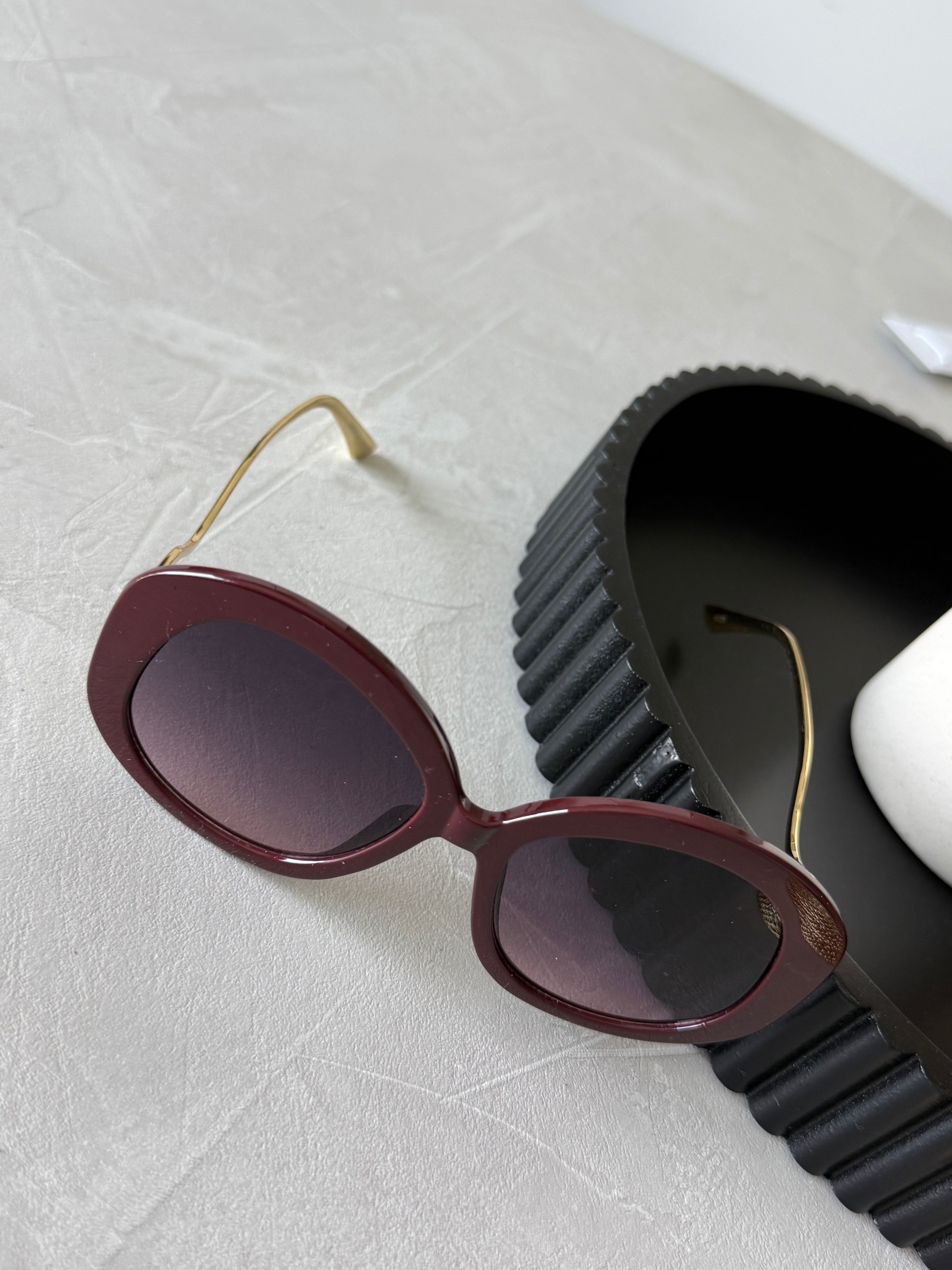 BURGUNDY SUNGLASSES