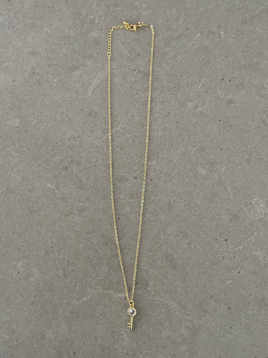 DELICATE KEY NECKLACE