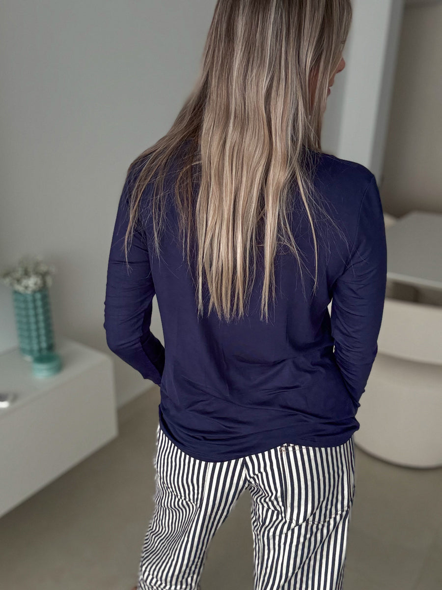 NAVY V-NECK LONG SLEEVE TOP