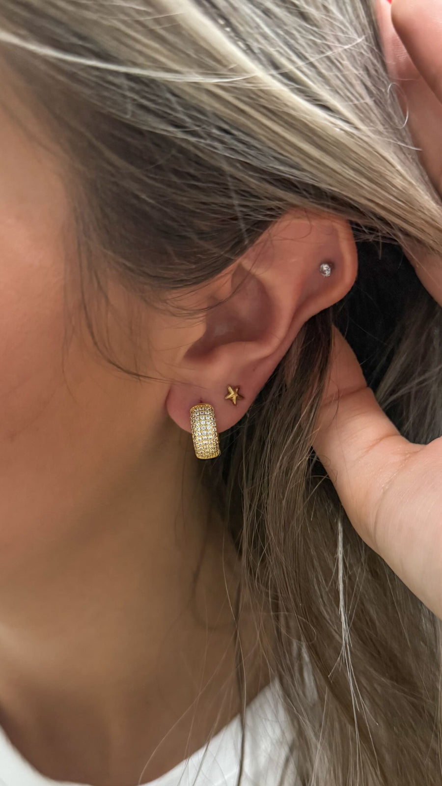 RHINESTONES HUGGIE EARRINGS