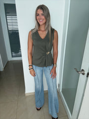 V-NECK BROOCH MODAL TOP