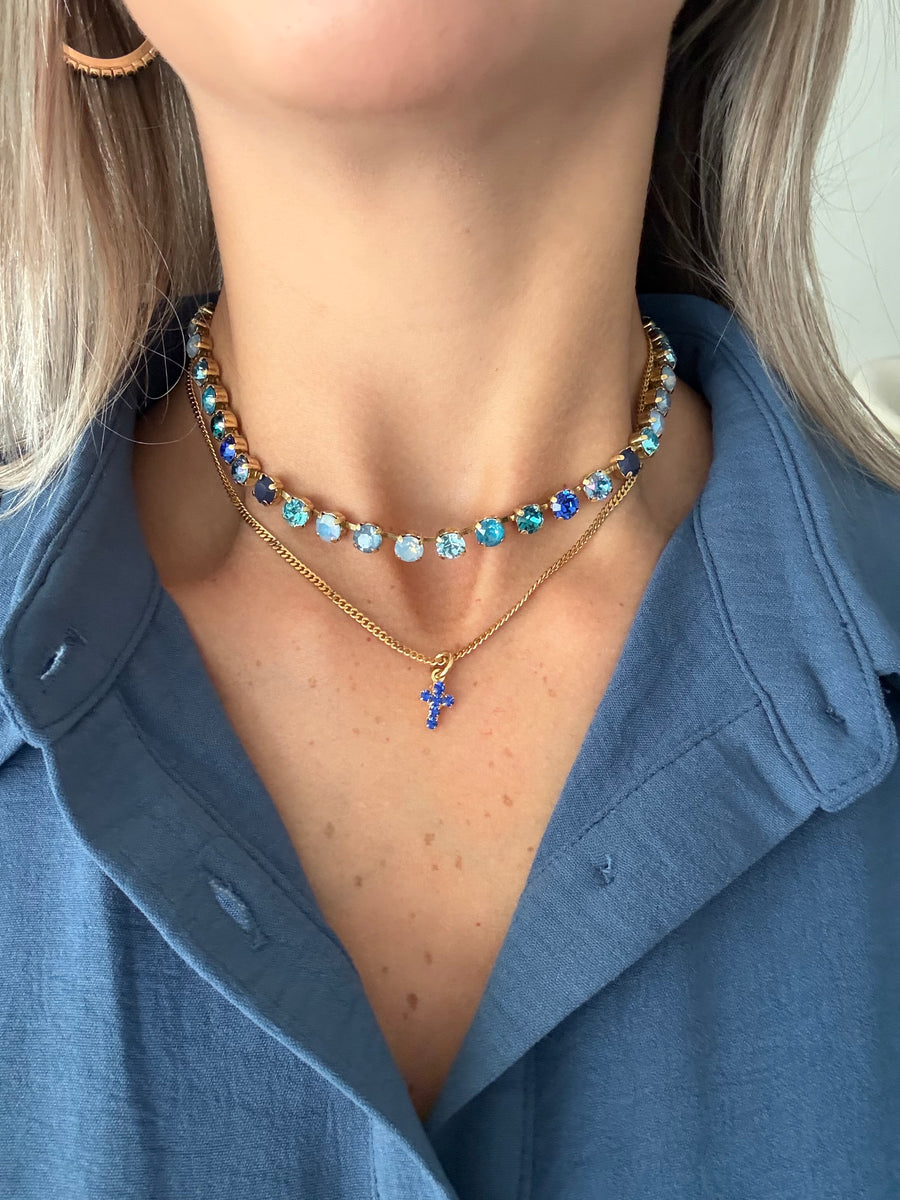 SINGLE MINI CROSS NECKLACE IN SAPPHIRE