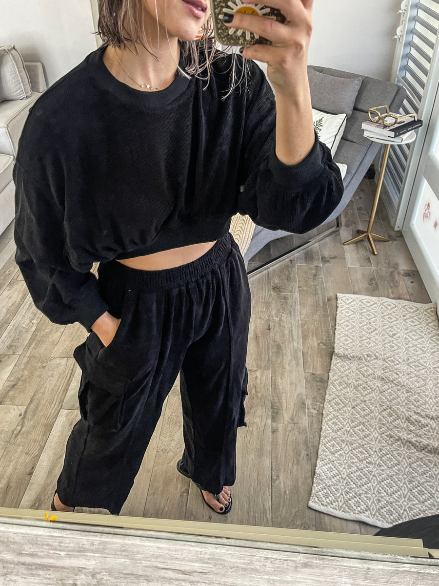 BLACK CORDUROY CROP BLOUSE