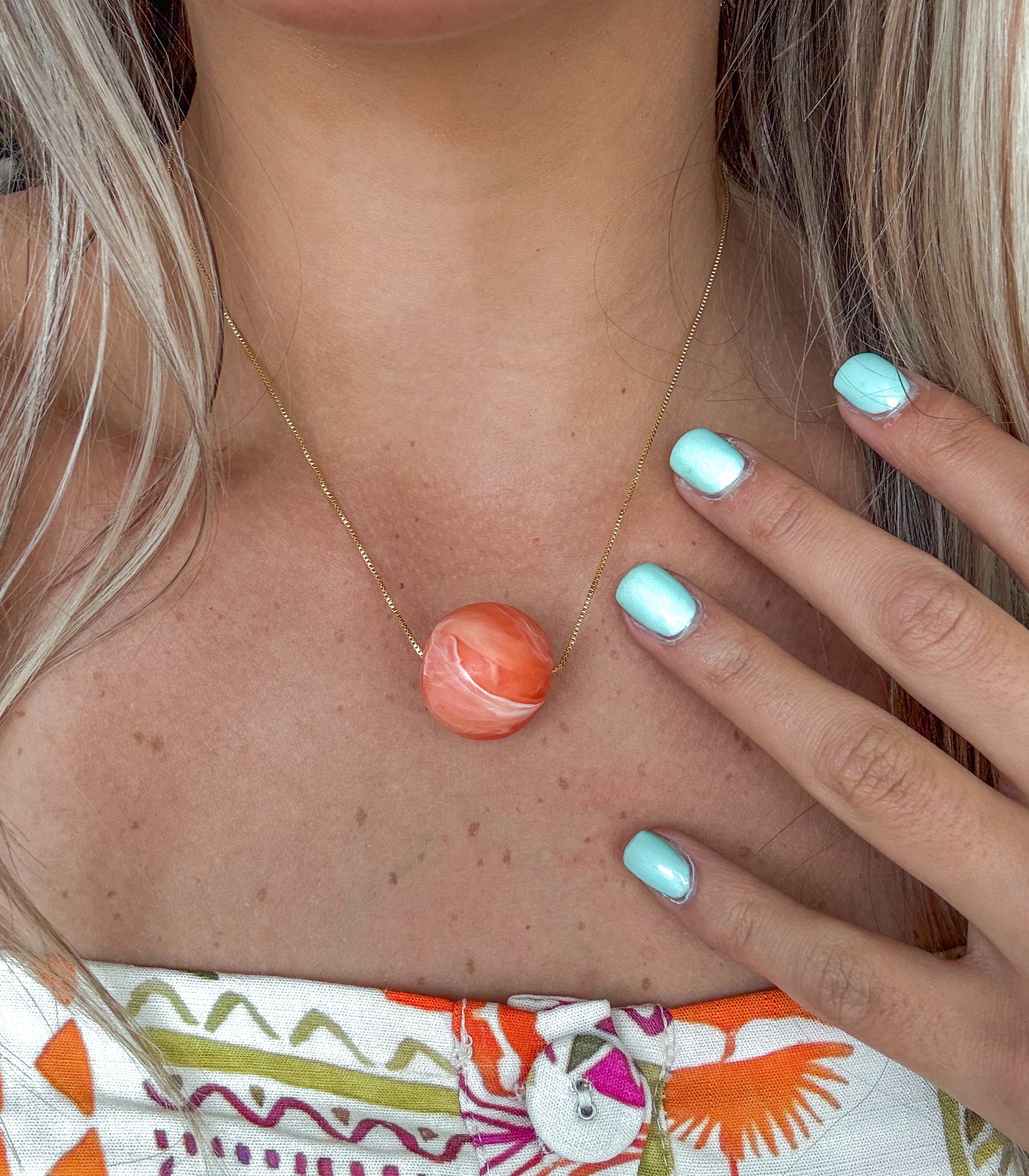 RESIN SINGLE BALL ADJUSTABLE NECKLACE