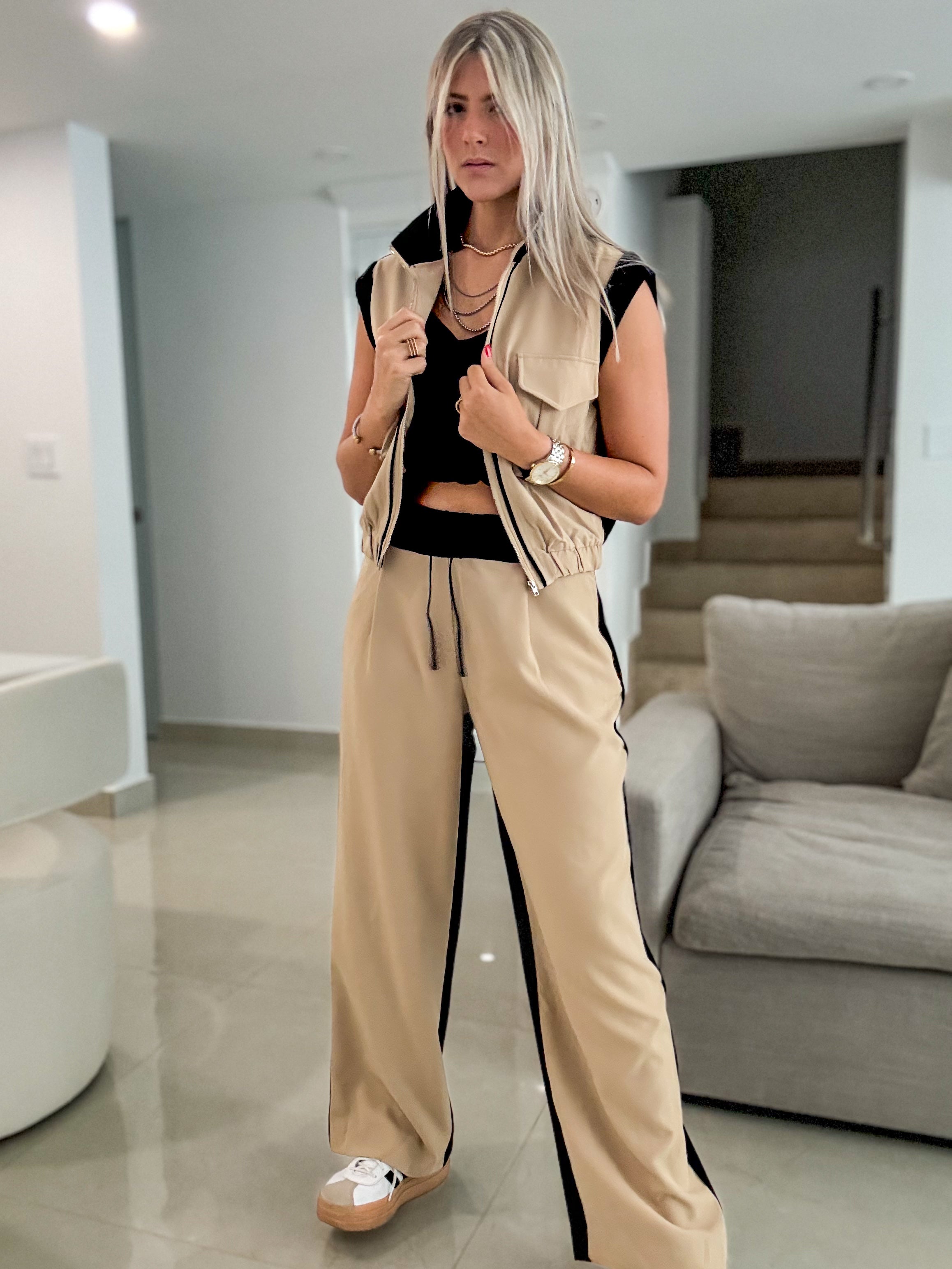 LATTE/BLACK MOCK NECK ZIPPER CROP JACKET