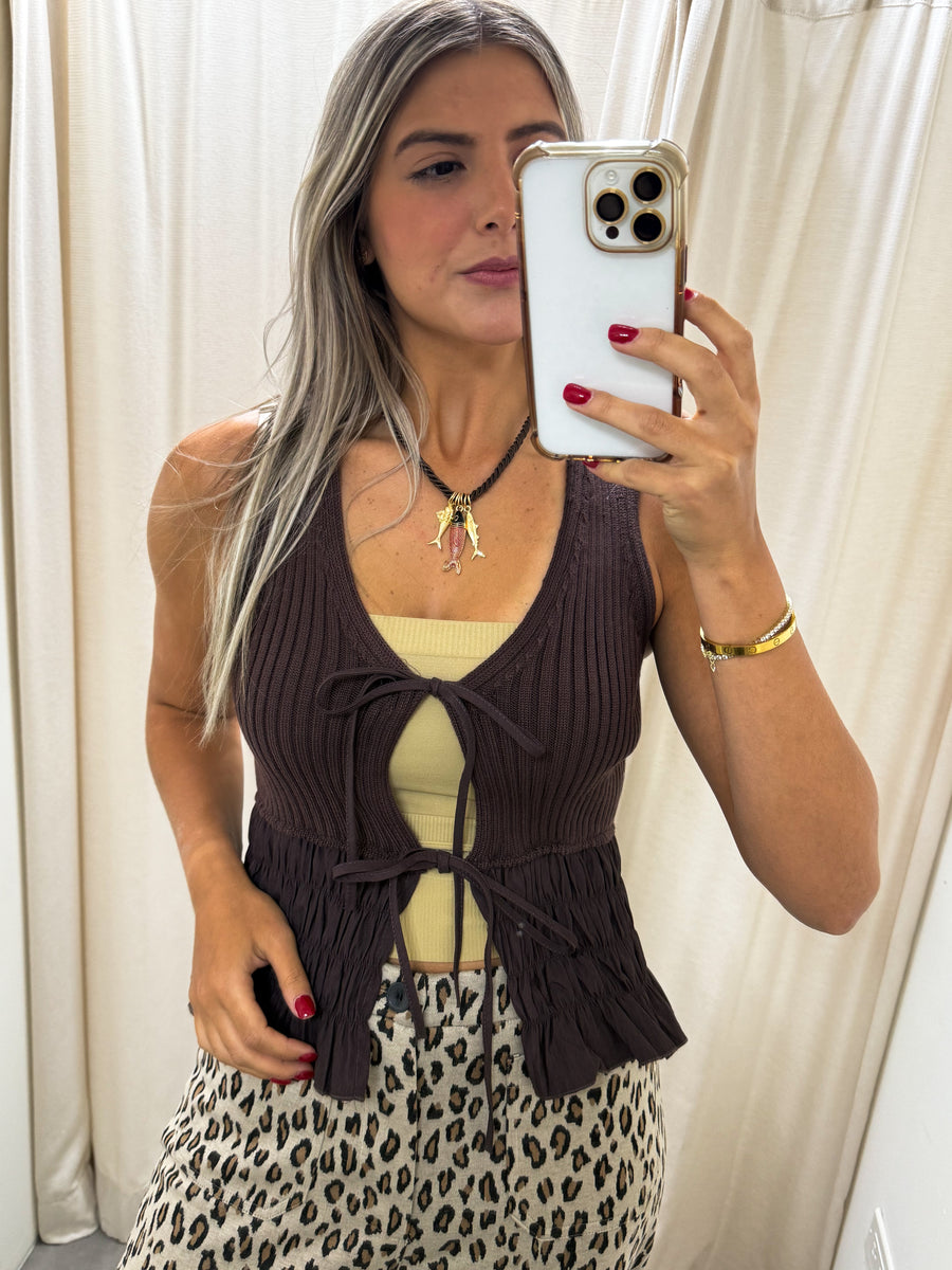 BROWN RUFFLED KNITTED TOP