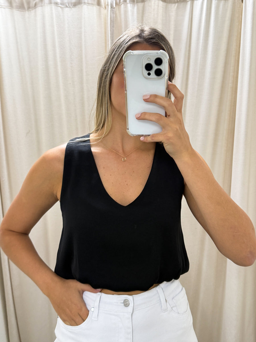 BLACK SILKY V-NECK CROP TOP