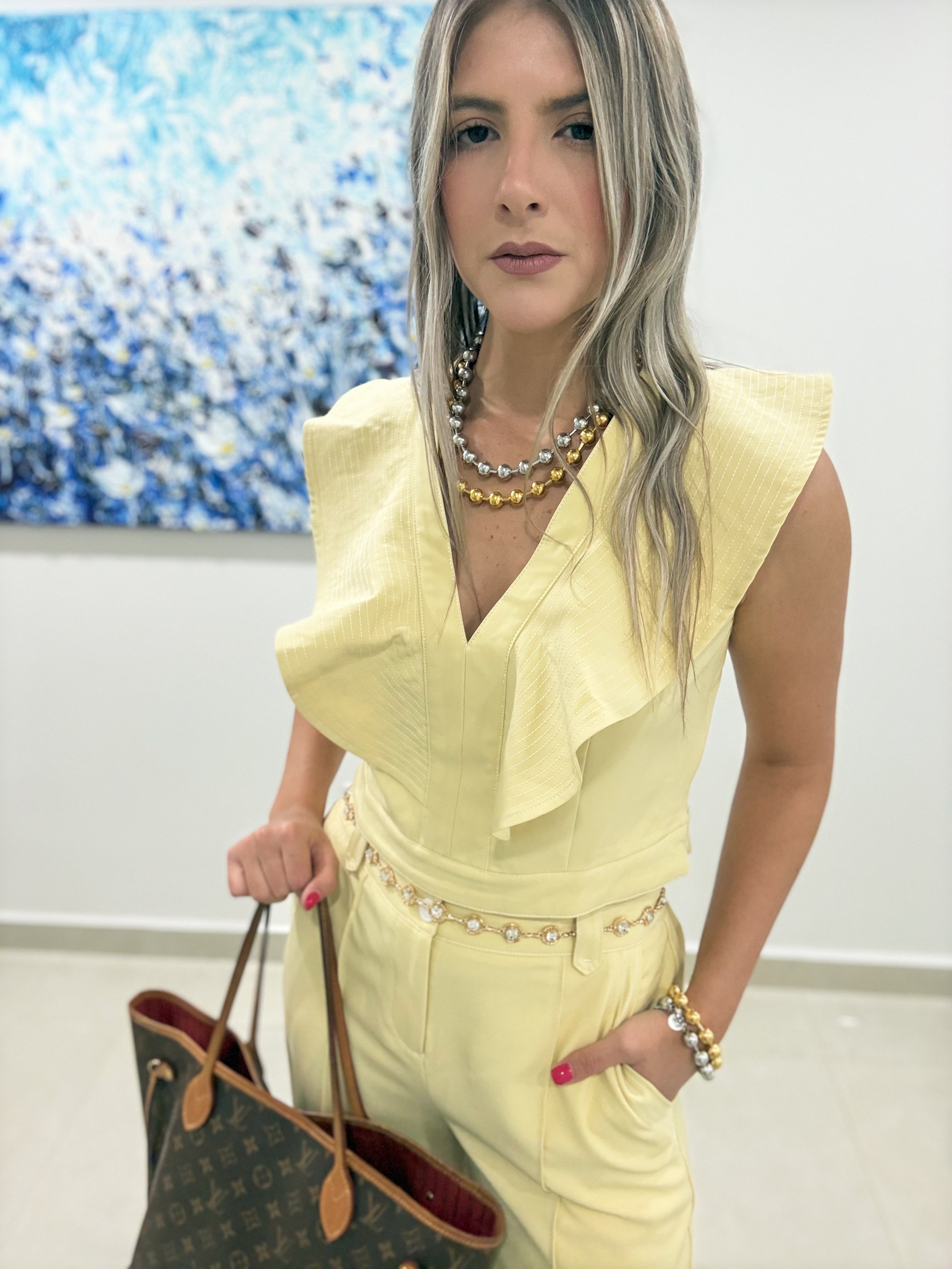 BUTTER YELLOW/WHITE STITCH RUFFLE V-NECK TOP