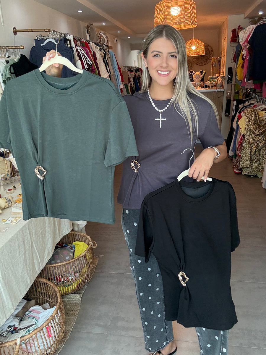 BROOCH TEE MODAL TOP