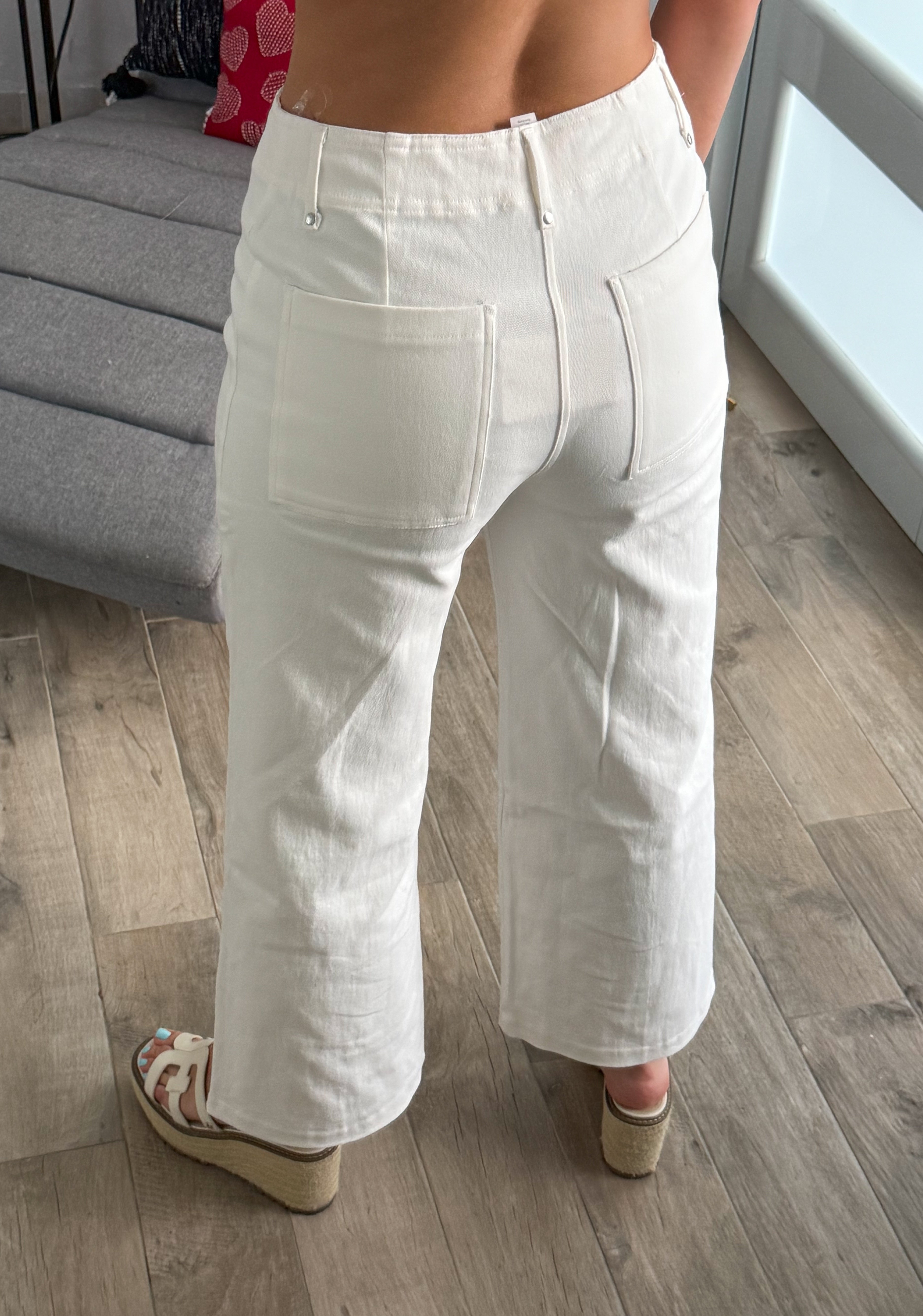 WHITE STRETCHY PANTS