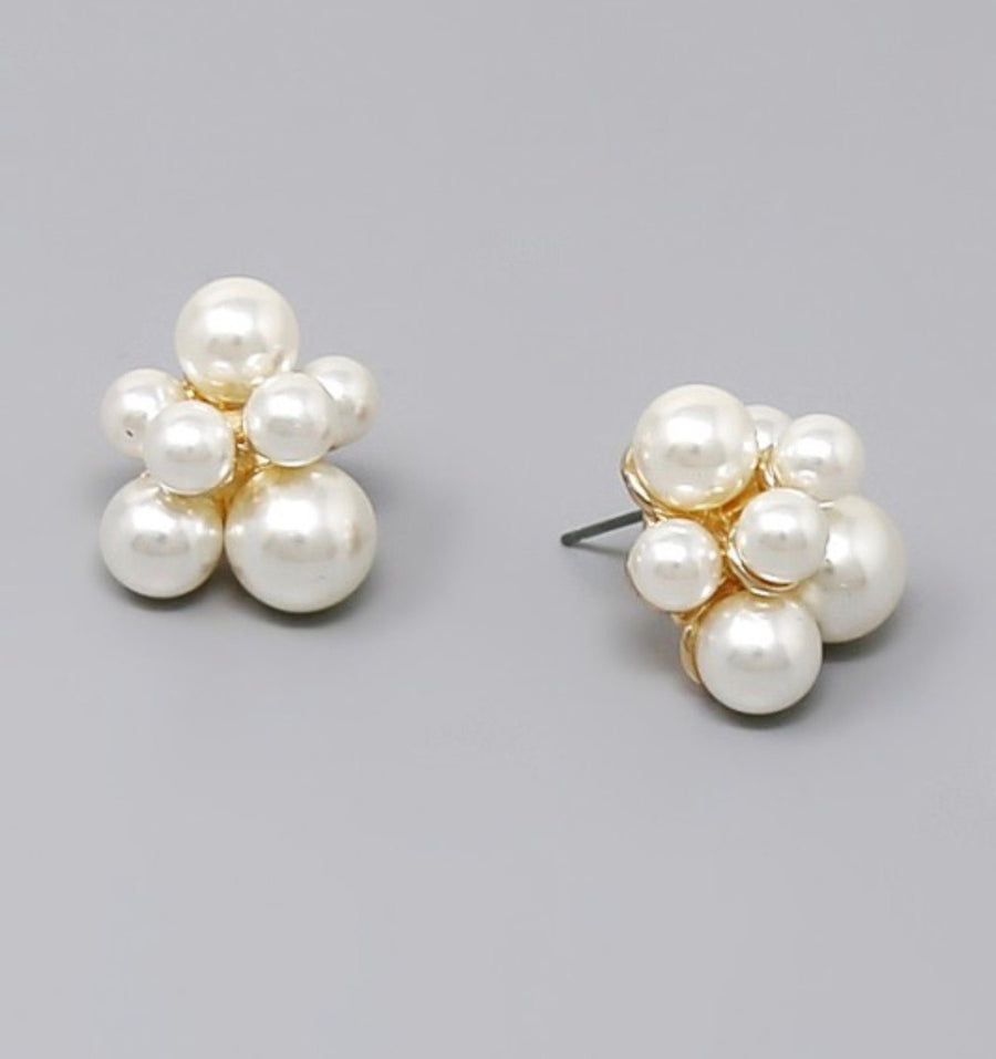 GOLD PEARL STUDS