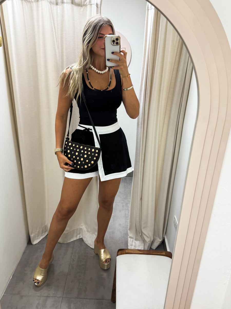 BLACK STRETCHY SKORT