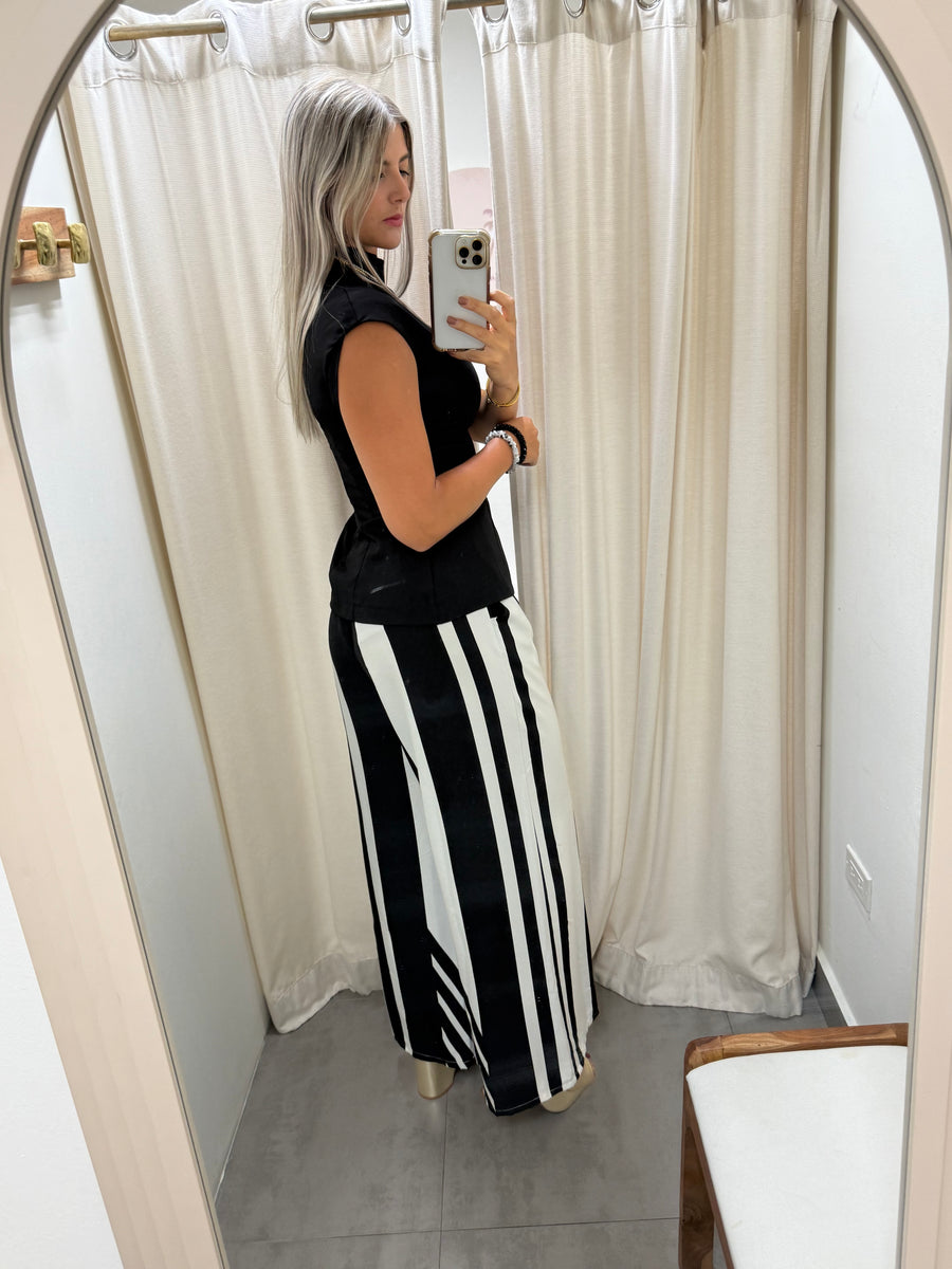 BLACK MOCK NECK BLOUSE