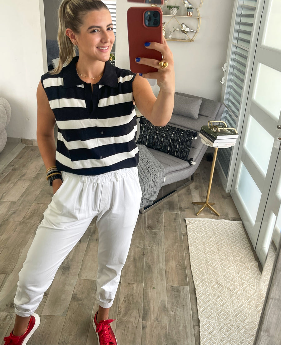 BLACK/WHITE STRIPED SLEEVELESS SWEATER TOP