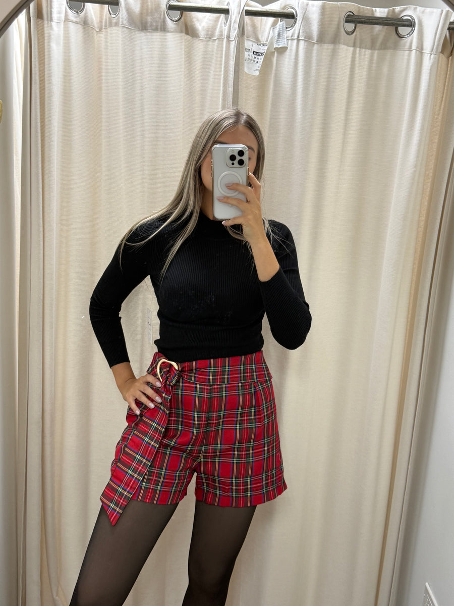 RED LINES PRINTED SHORTS